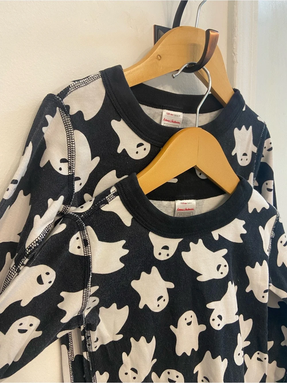 Hanna Andersson Black and White Ghost Print Pajama Set ( sizes 6/7 & 5 )